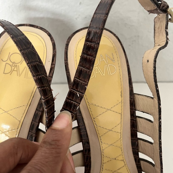 JOAN & DAVID•CHOCOLATE LEATHER PUMPS•SIZE 8M - Picture 5 of 17